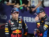 Checo Pérez y Max Verstappen después del Gran Premio de Arabia Saudita de F1, el pasado 9 de marzo.