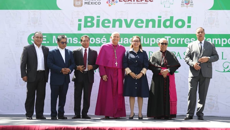 El representante de la Unidad de Asuntos Religiosos del Estado de México, Pedro Mena Alarcón, acompañó el trayecto inaugural sobre la avenida principal.