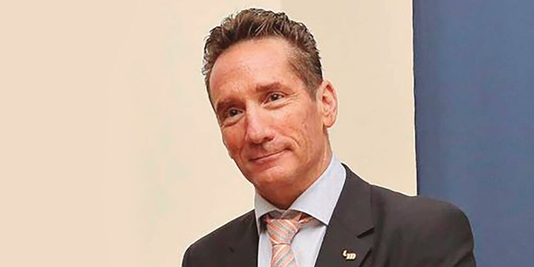 Daniel Becker Cargo: Presidente y director de Grupo Financiero Mifel Estudios: Licenciado en Administración por el ITAM y maestro por el IPADE.