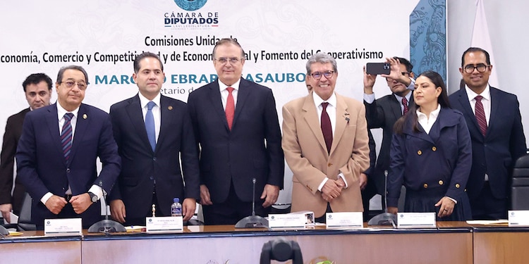 El titular de la SE, Marcelo Ebrard, ante Comisiones de la Cámara de Diputados, ayer.