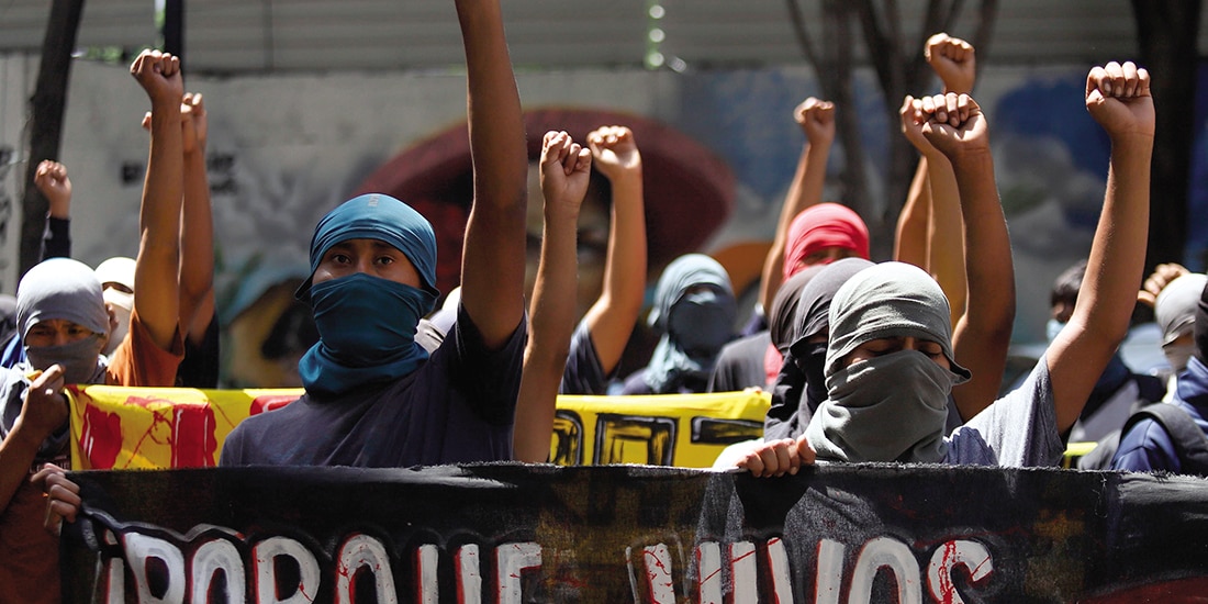 El pasado 3 de septiembre, normalistas se manifestaron afuera del edificio de la Secretaría de Gobernación, para exigir justicia por los 43 desaparecidos en Iguala, Guerrero.