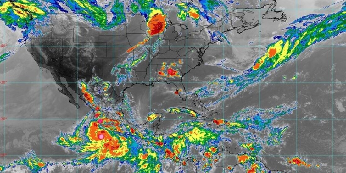 Huracán Blas puede provocar lluvias y descargas eléctricas en Veracruz, Oaxaca y Chiapas.