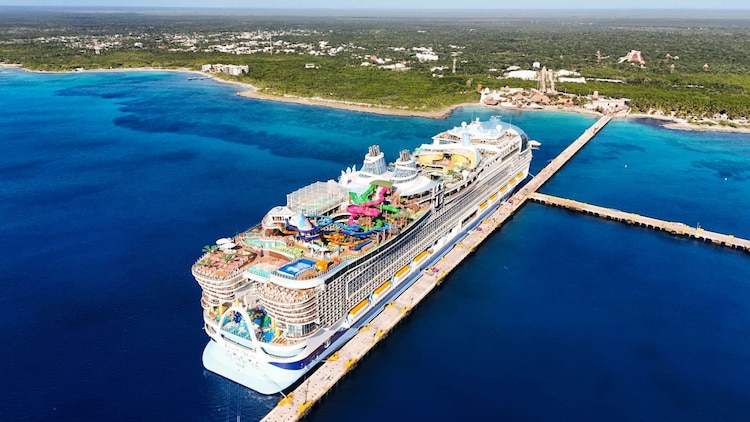 Un crucero de Royal Caribbean en Mahahual, Quintana Roo