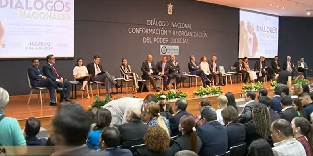 El foro de este día se realizó en Jalisco.
