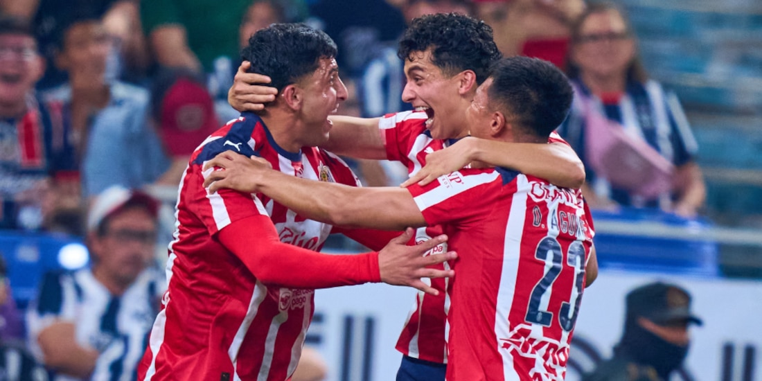 Chivas golea al Monterrey de visita.