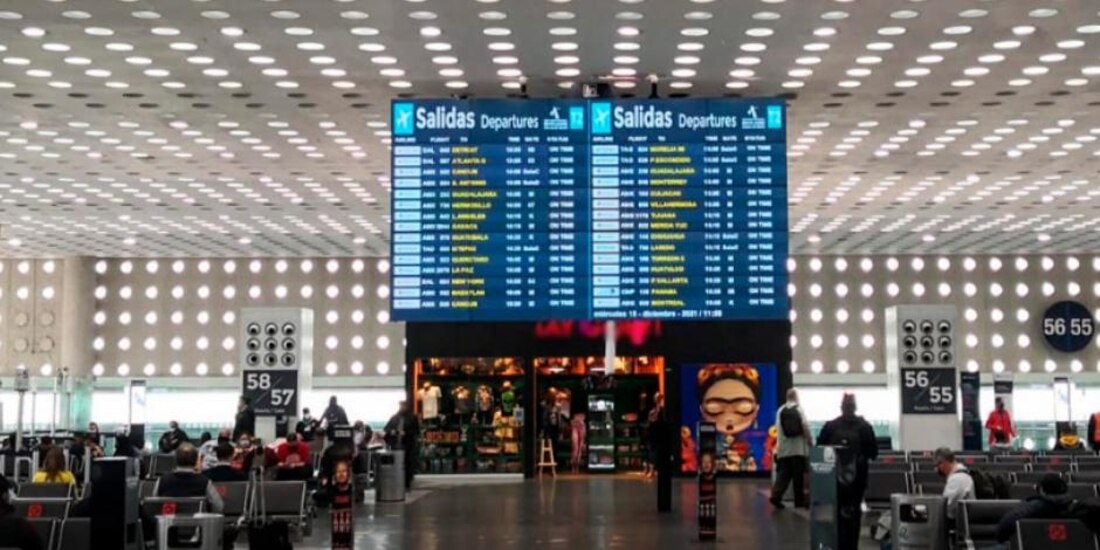 Una mujer sufrió un infarto en una sala del AICM.