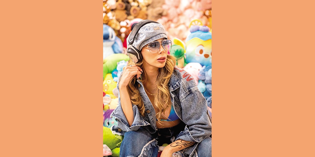 ARANZA GOROZ posando para una sesión fotográfica.