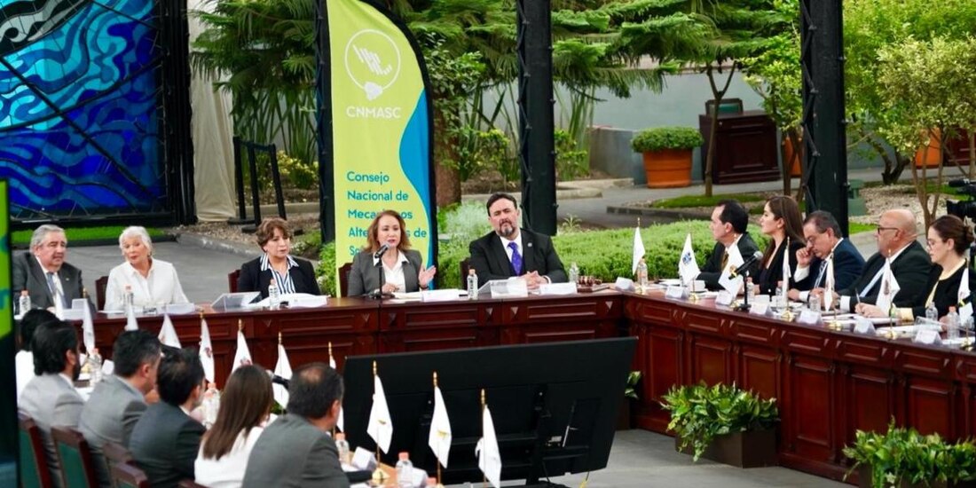 Es momento de abandonar posicionamientos individuales para mirar con visión institucional: Yasmín Esquivel.