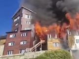Emblemático Hotel Huemul de Bariloche queda destruido por incendio.
