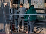 EL TIP: GAVIN NEWSOM firmó medidas para fortalecer la supervisión y la rendición de cuentas en los centros de detención de ICE, entre las que se cuenta un nuevo impuesto de 25 por ciento.