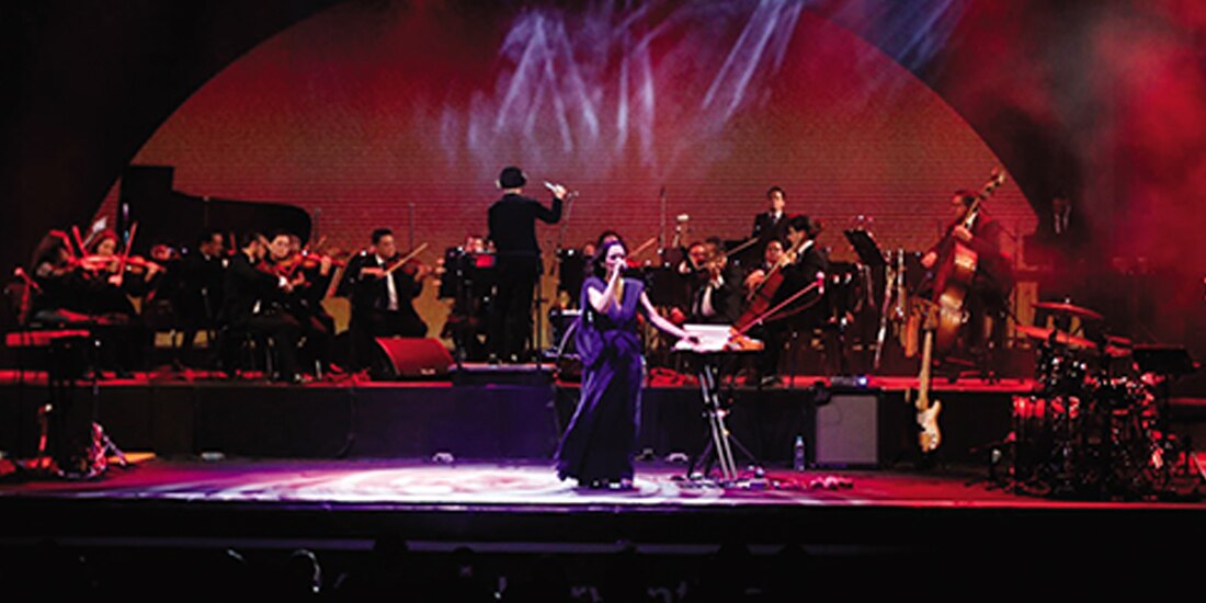 Julieta Venegas junto a la Orquesta Sinfónica de la Universidad de Guanajuato, ayer.