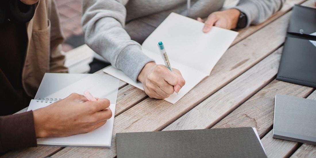 Invertir es una forma de lograr que nuestro dinero trabaje por nosotros; así puedes aprender.