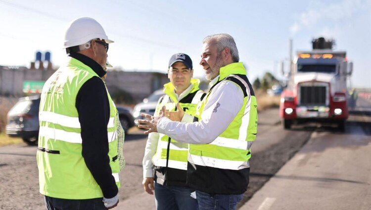 El tramo que conecta Pátzcuaro con la zona aguacatera de la entidad recibirá un reencarpetamiento integral para disminuir los accidentes de tránsito.