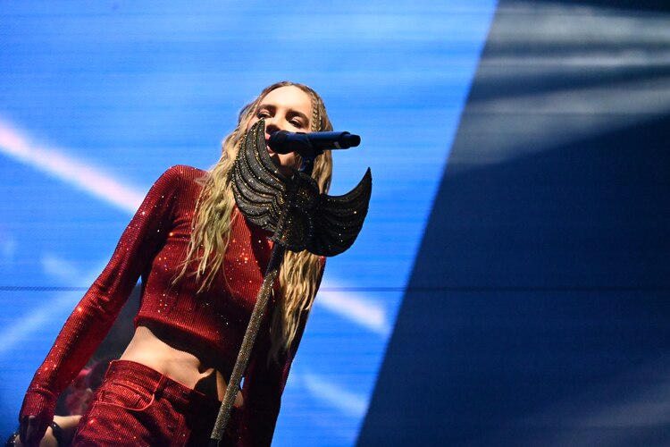 Belinda en el Tecate Emblema.