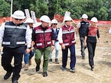 El titular de Conagua (der.), la Presidenta (c.) y la gobernadora del Edomex (3.a de der. a izq.), ayer.
