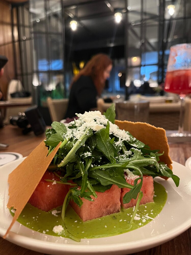 Ensalada otoñal con sandía y arúgula.