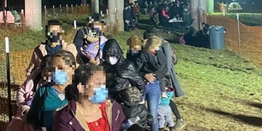 Agentes de la Patrulla Fronteriza del Sector del Valle del Río Grande (RGV) arrestaron a un total de 166 migrantes ilegales