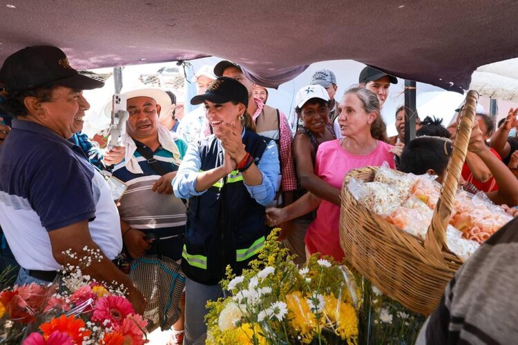 La gobernadora Evelyn Salgado agradeció la labor de los vecinos 