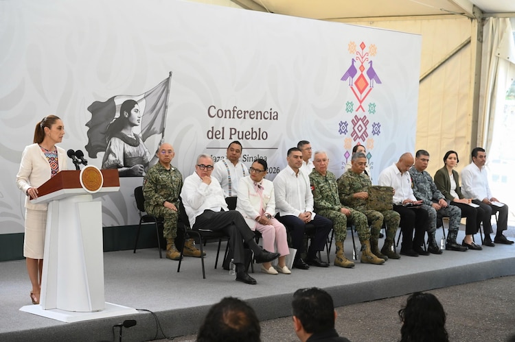 La presidenta Claudia Sheinbaum durante la conferencia "Las mañaneras del pueblo" en Mazatlán, Sinaloa.