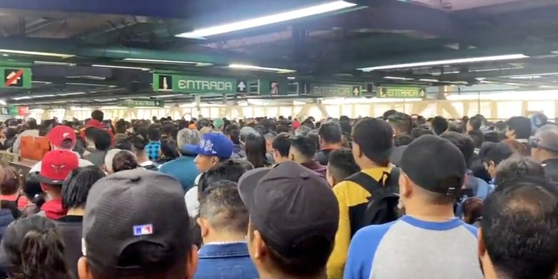 Aglomeración en Línea 8 del Metro de la CDMX.