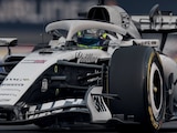 El piloto mexicano Checo Pérez corre el Gran Premio de Singapur de F1 con Cadillac