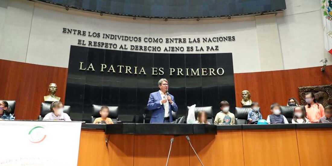 Ricardo Monreal Ávila fue el anfitrión que recibió a los menores de edad en el Senado de la República