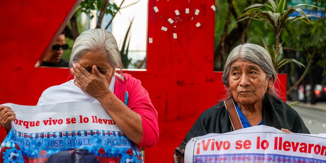 Madres y padres de los 43 estudiantes desaparecidos de Ayotzinapa