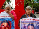 Madres y padres de los 43 estudiantes desaparecidos de Ayotzinapa