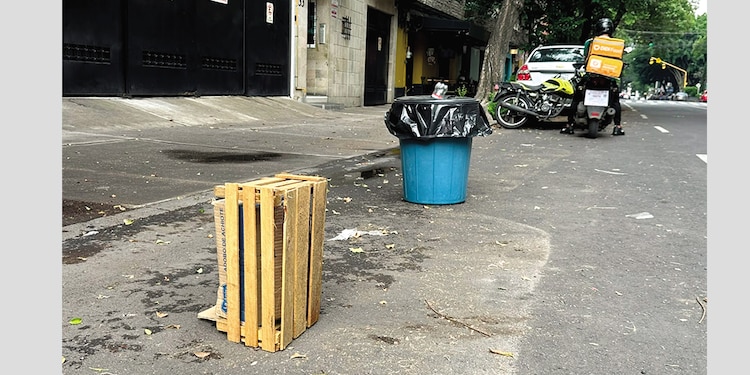 EN LA CALLE Gabino Barreda los “viene, viene” apartaron espacios en la calle, ayer