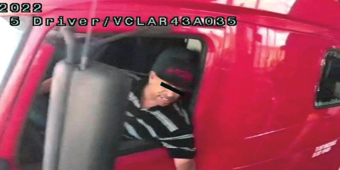 Tráiler de la muerte partió de sitio con focos rojos por cruces y crimen.