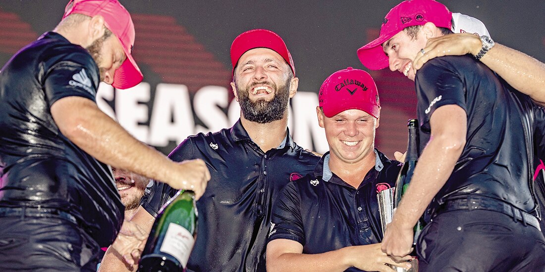 El equipo celebra, ayer, el triunfo que consiguieron en el LIV Golf League.