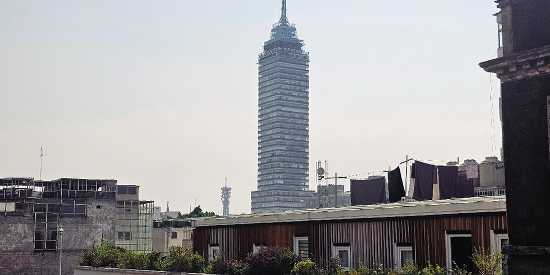 Vista de la Torre Latinoamericana a la distancia, en una fotografía ilustrativa.