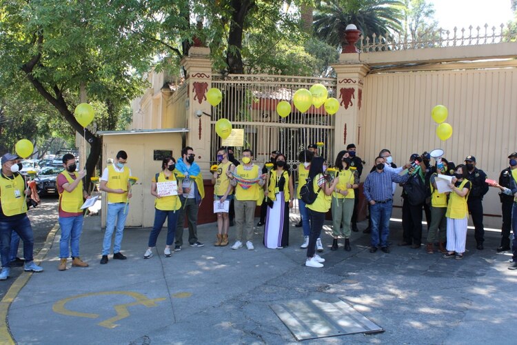 Activistas de Amnistía Internacional en México y ucranianos exigieron a Rusia detener guerra en Ucrania