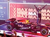 El volante de la escudería Red Bull festeja su victoria conseguida en el Circuito Urbano de Marina Bay, ayer.