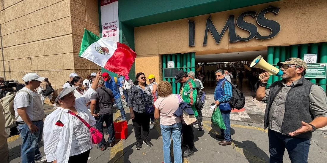 Protesta de trabajadores del Instituto Mexicano del Seguro Social en días recientes.