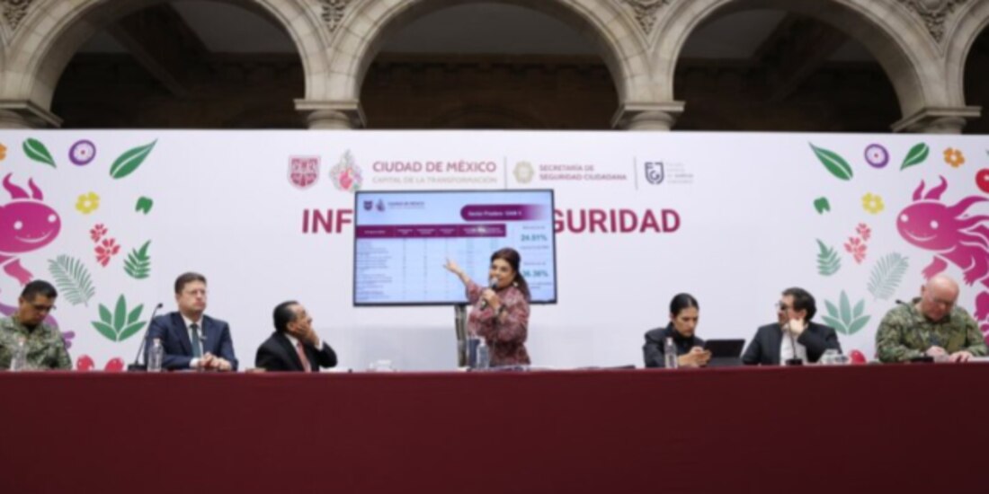 Clara Brugada presenta, ayer, junto con integrantes de su gabinete el informe de seguridad en la Ciudad de México.