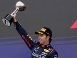 Checo Pérez festeja su segundo lugar obtenido en el Gran Premio de Japón de F1, el pasado 7 de abril.
