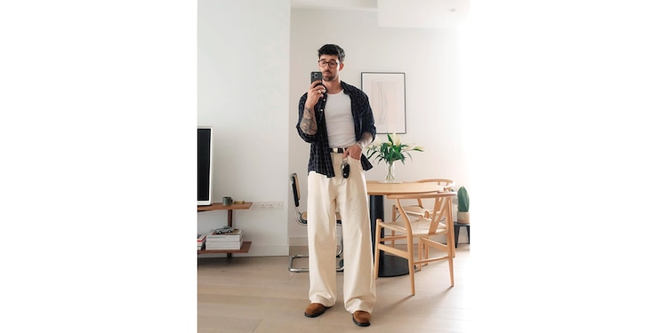 Elige pantalones de tonos claros y que no sean entallados.