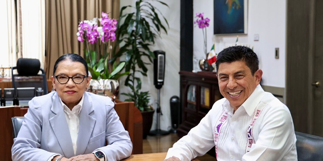 La secretaria de Gobernación, Rosa Icela Rodríguez, y el gobernador de Oaxaca, Salomón Jara, ayer.