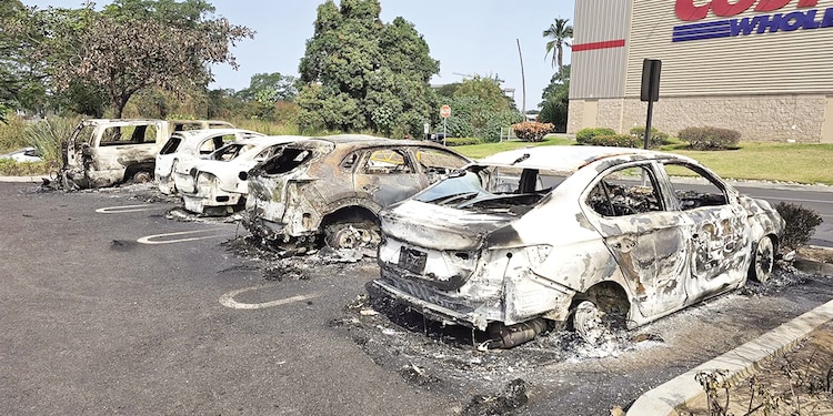 HAY AÚN autos siniestrados en algunos puntos del estado.