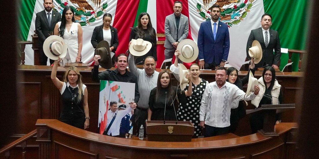 Grecia Quiroz rindió protesta como presidenta municipal de Uruapan, tras el asesinado de su esposo, Carlos Manzo.