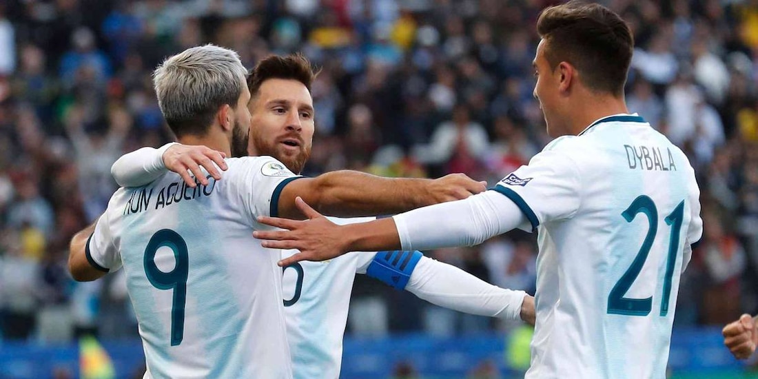 Jugadores de Argentina celebran un gol en la Copa América Brasil 2019.