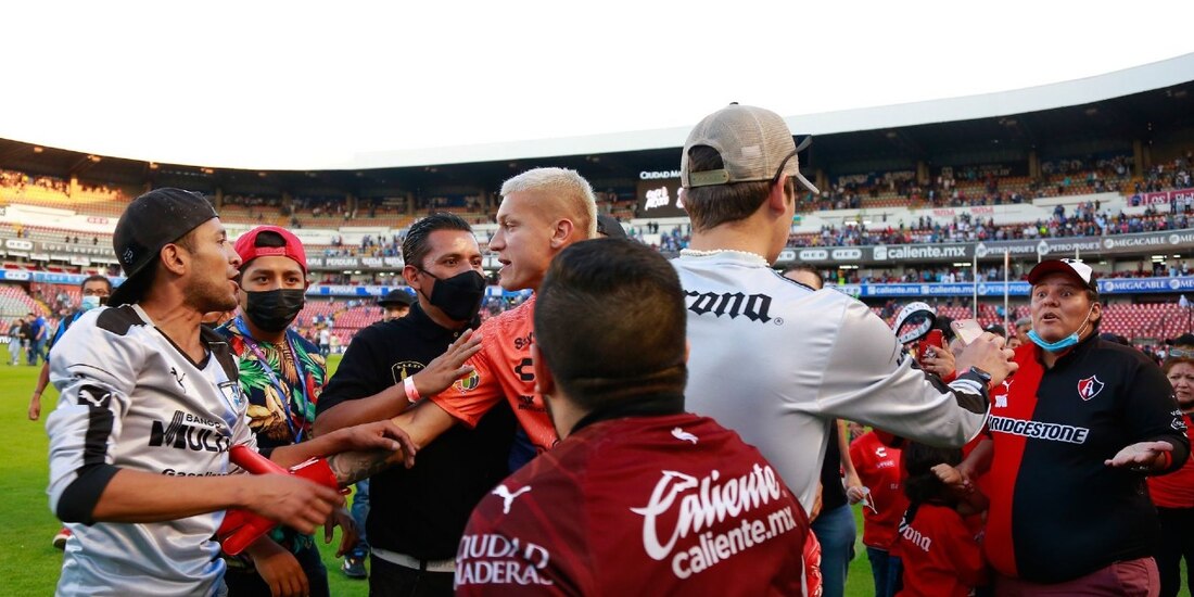 Tras los hechos violentos ocurridos durante el partido Querétaro contra Atlas en el Estadio Corregidora alistan mesa de trabajo