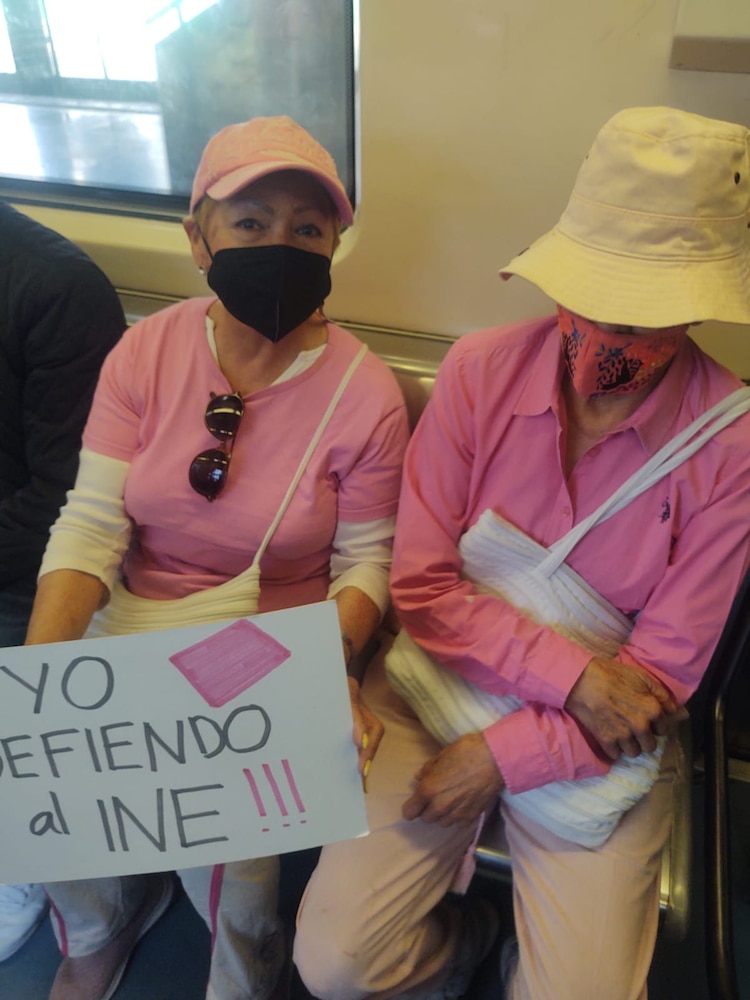 A la Marcha del INE, algunos de los manifestantes llegaron por medio del Metro de la Ciudad de México