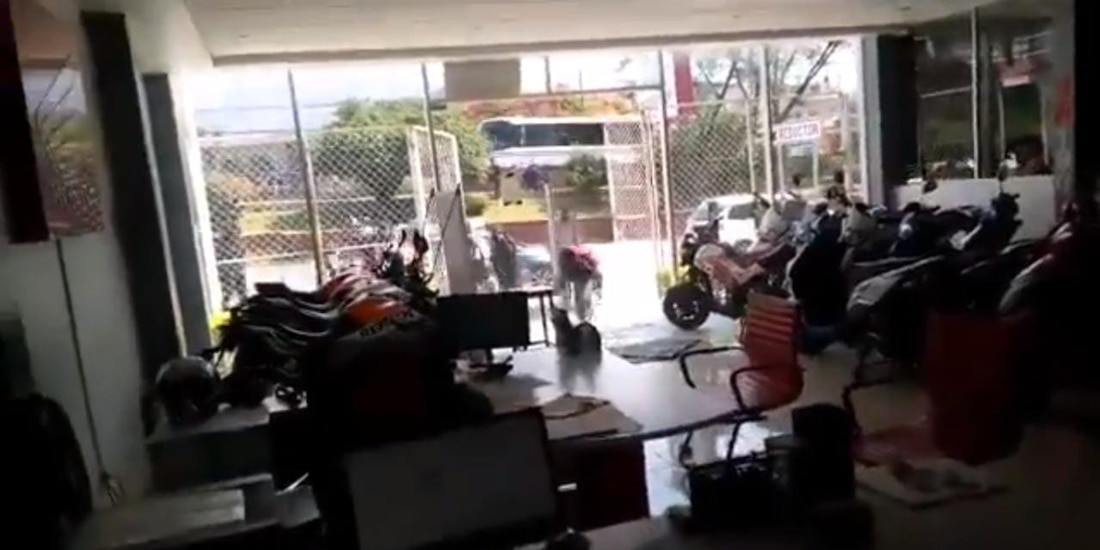 Normalistas vandalizaron negocios en Oaxaca