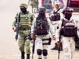 Operativos de la GN y el Ejército, ayer, en Uruapan, Michoacán.