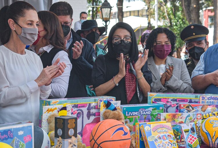 La mandataria capitalina mostró su agradecimiento con los trabajos que desarrolla el Ejército en beneficio de la sociedad mexicana durante el arranque del programa "Sí al Desarme, Sí a La Paz 2022"