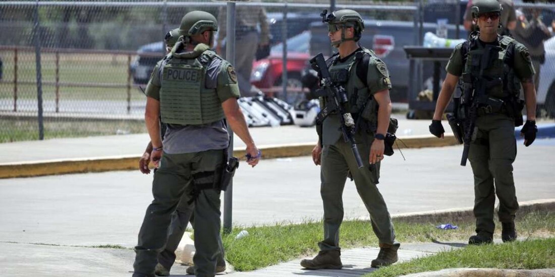 Un hombre armado de 18 años abrió fuego el martes en una escuela primaria de Texas.