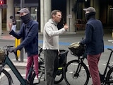 Captan a Benedict Cumberbatch en fuerte pelea con un ciclista