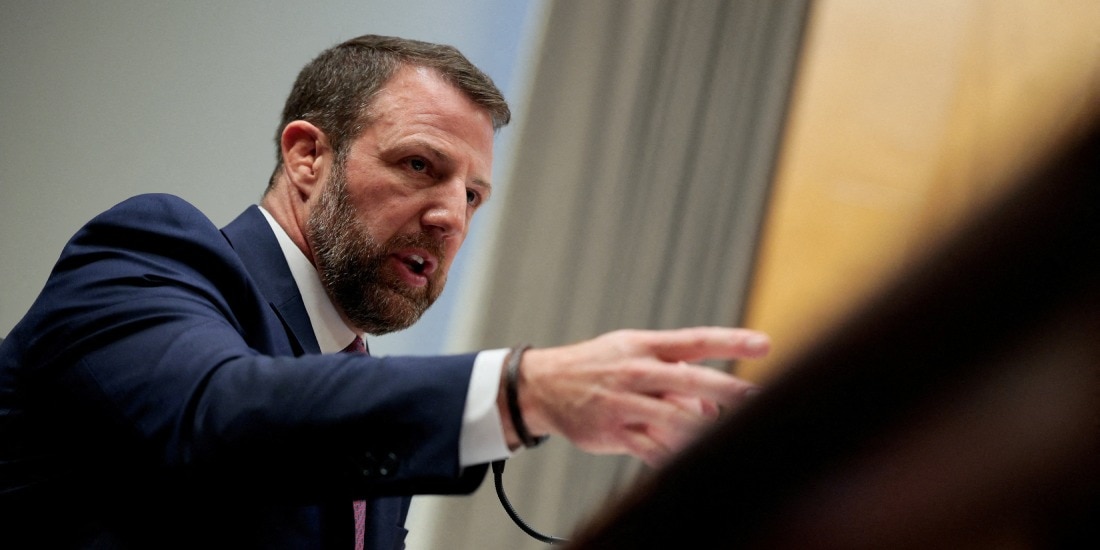 Senado de EU aprueba a Markwayne Mullin para liderar el Departamento de Seguridad Nacional.